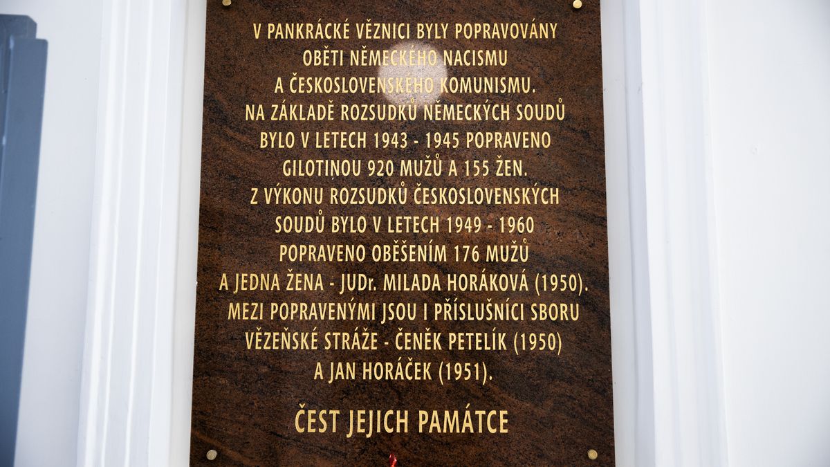 Ve věznici na Pankráci odhalili pohřebiště desítek politických vězňů